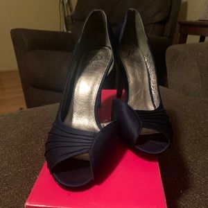 NWT Navy wedding shoes